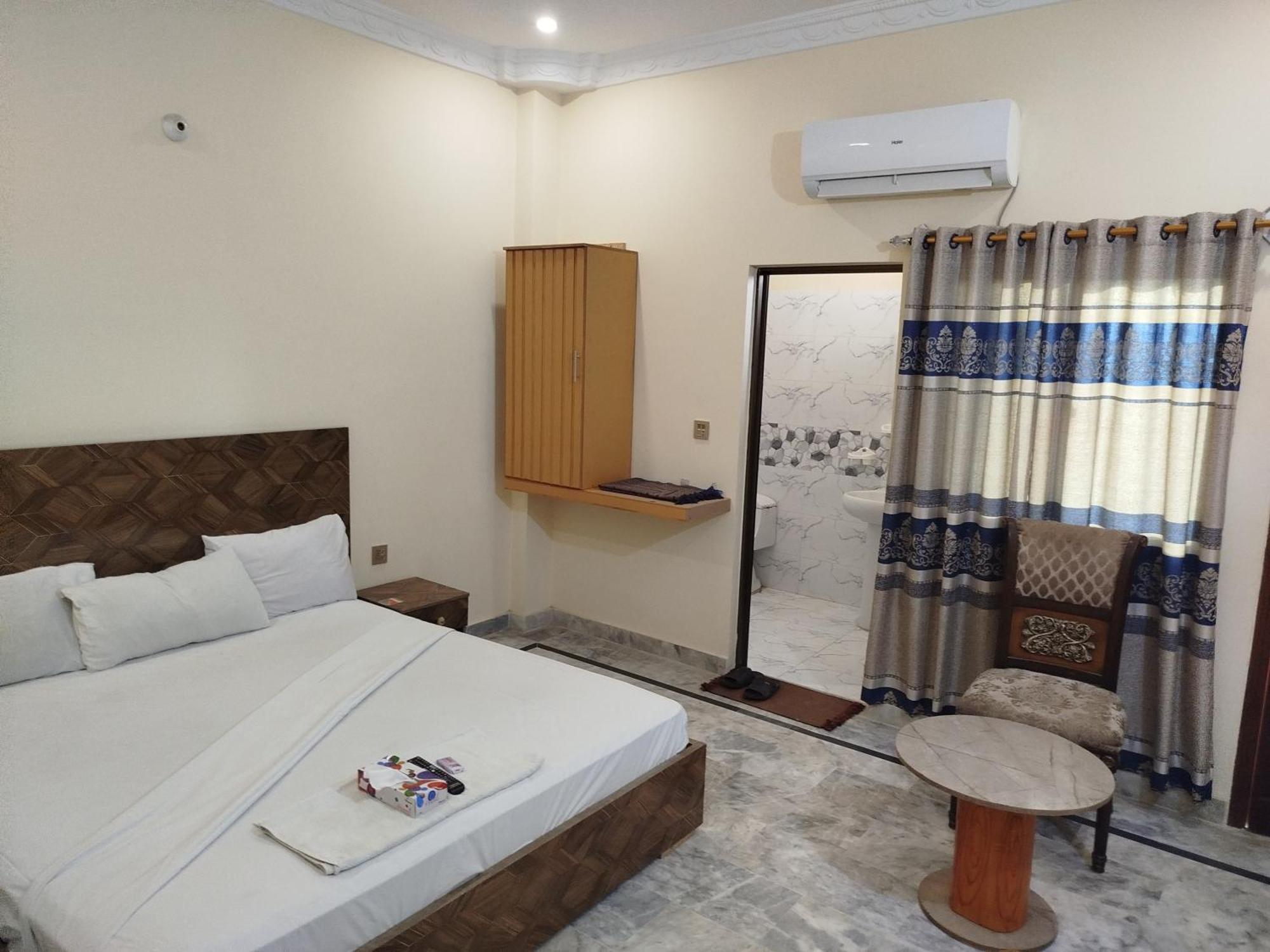 Hotel Crown Plaza, Near Karachi Airport, Darul Sehat Hospital, Dow, Agha Khan And Liaqat Hospital 外观 照片
