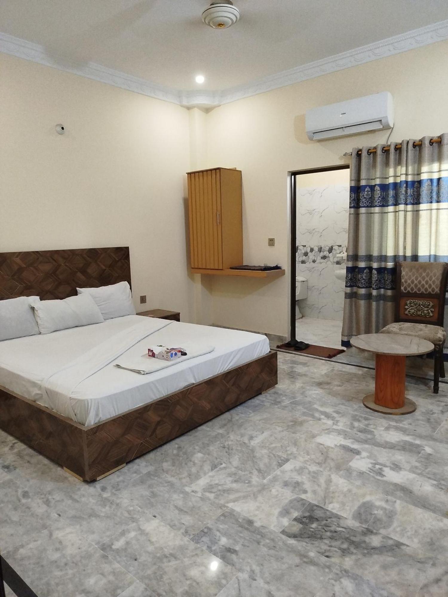 Hotel Crown Plaza, Near Karachi Airport, Darul Sehat Hospital, Dow, Agha Khan And Liaqat Hospital 外观 照片