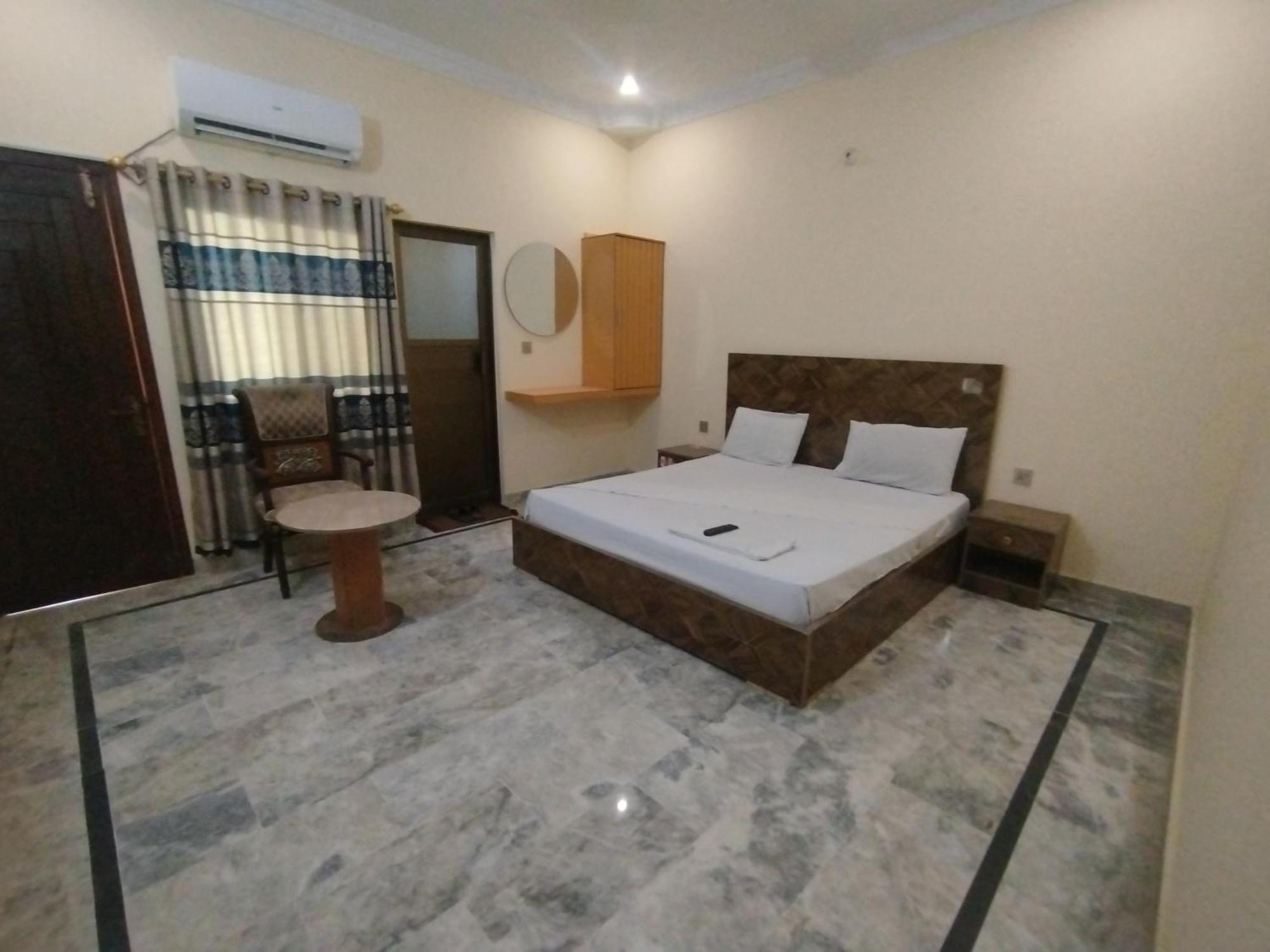 Hotel Crown Plaza, Near Karachi Airport, Darul Sehat Hospital, Dow, Agha Khan And Liaqat Hospital 外观 照片