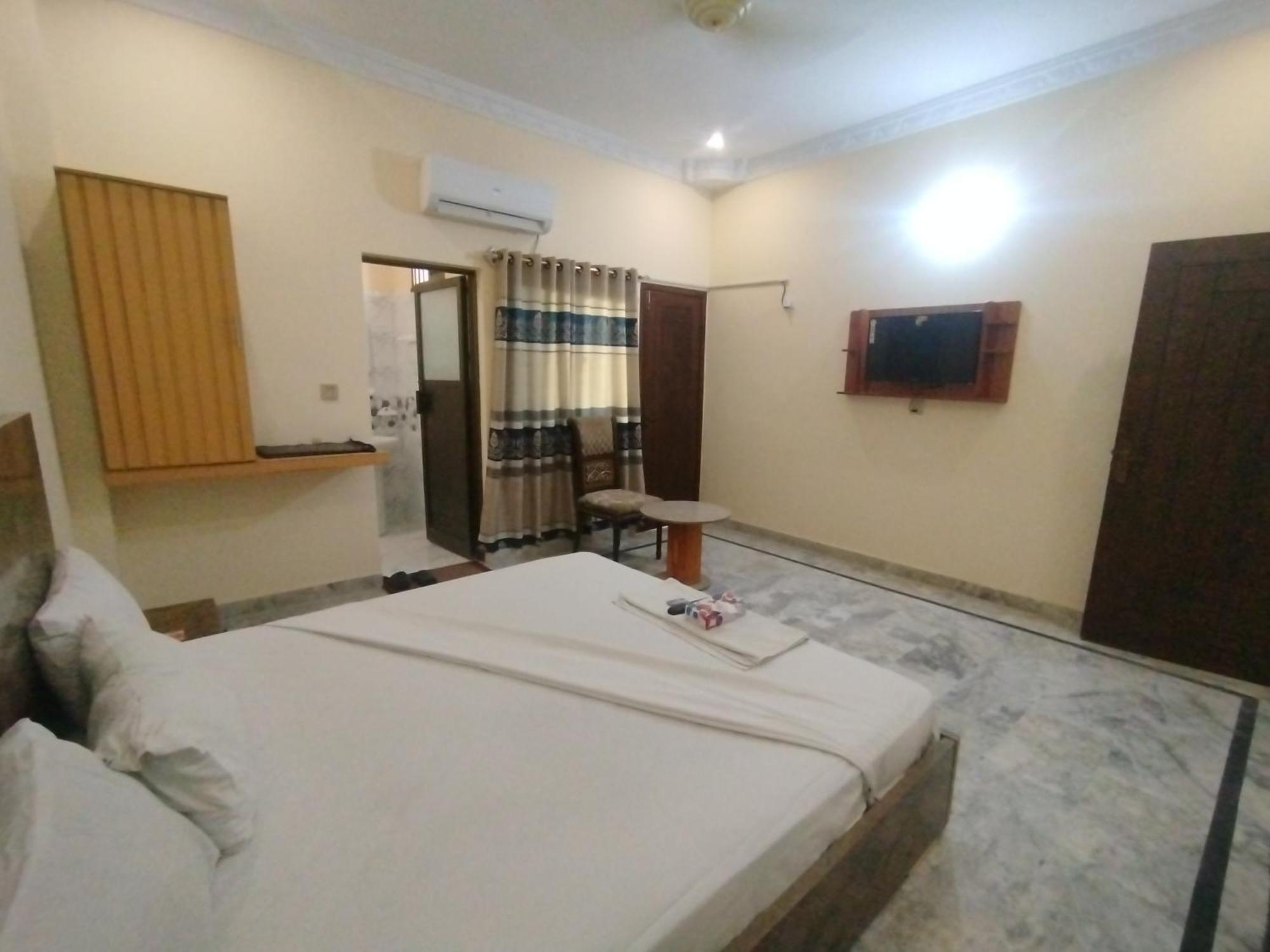 Hotel Crown Plaza, Near Karachi Airport, Darul Sehat Hospital, Dow, Agha Khan And Liaqat Hospital 外观 照片