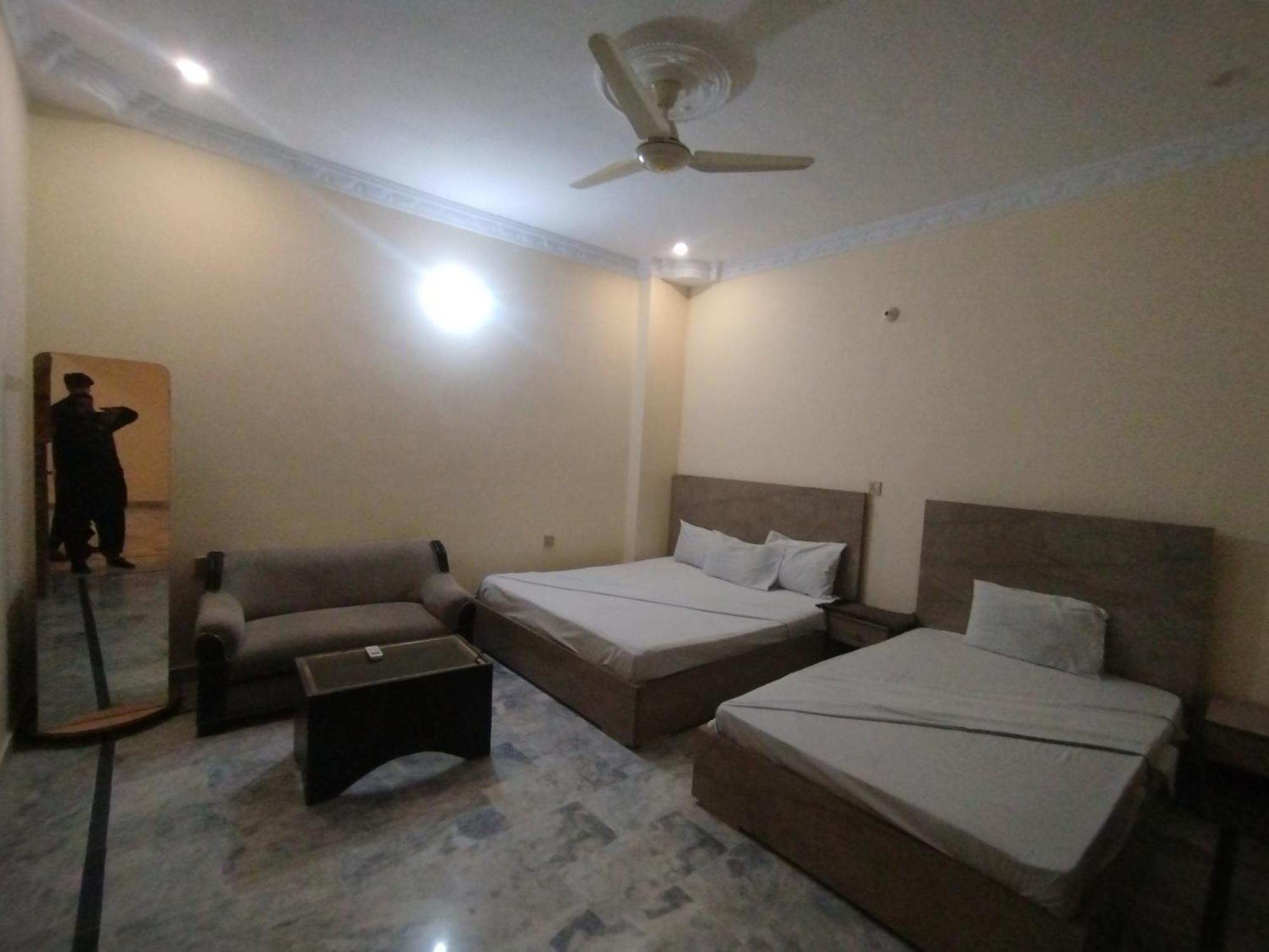 Hotel Crown Plaza, Near Karachi Airport, Darul Sehat Hospital, Dow, Agha Khan And Liaqat Hospital 外观 照片