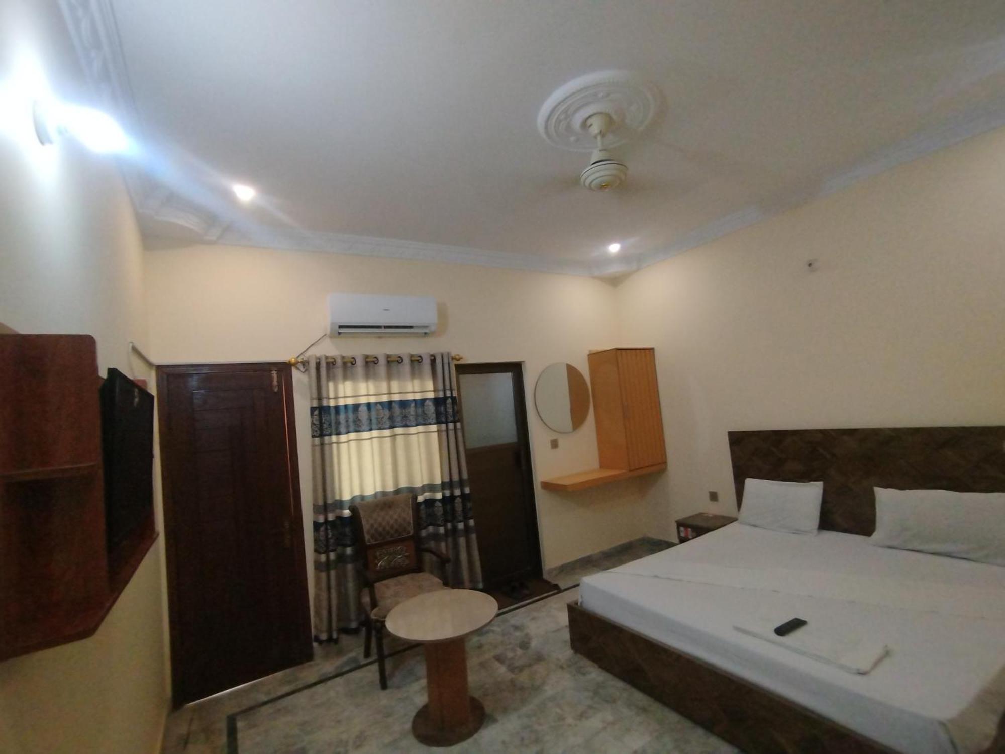 Hotel Crown Plaza, Near Karachi Airport, Darul Sehat Hospital, Dow, Agha Khan And Liaqat Hospital 外观 照片