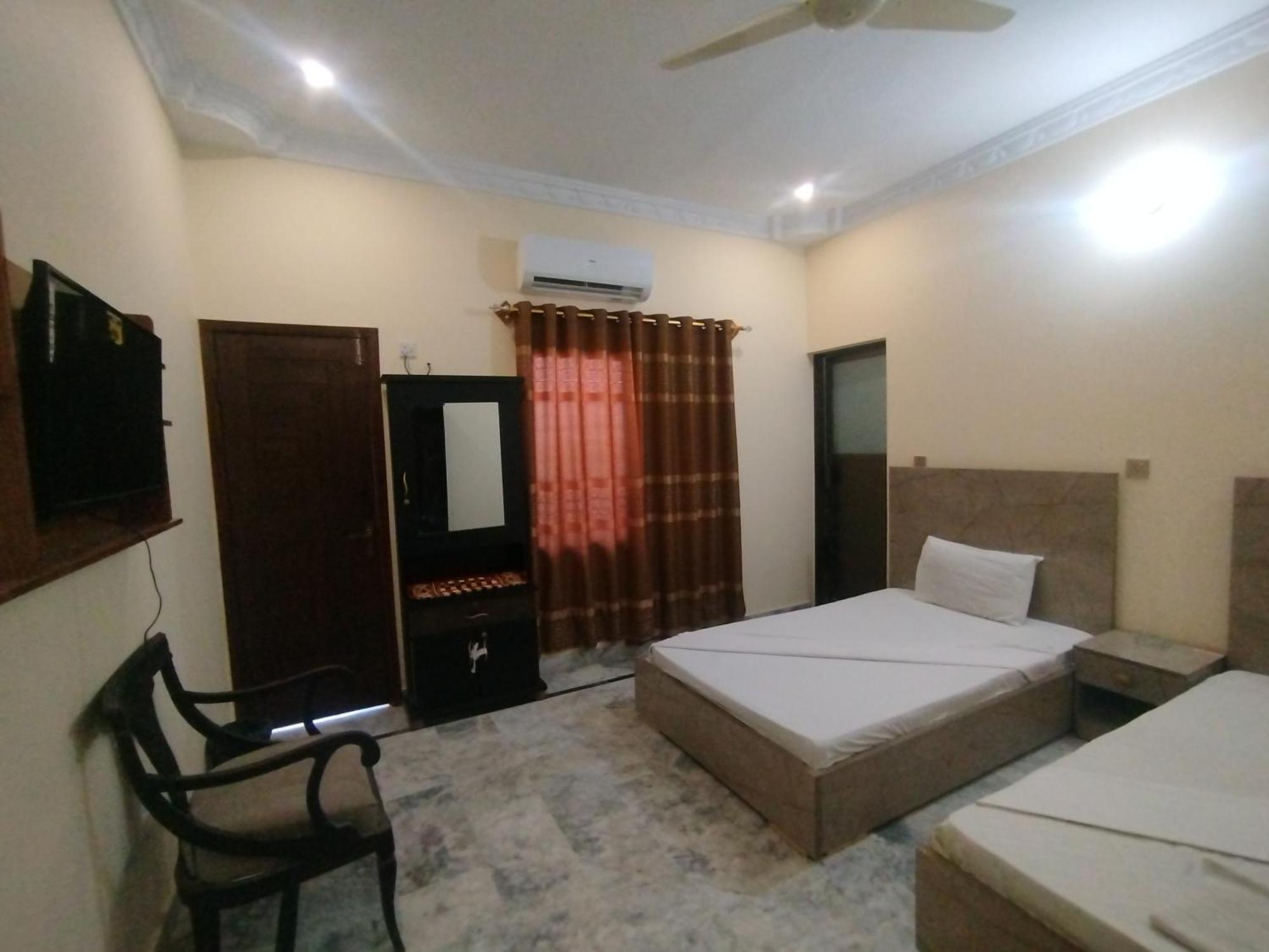 Hotel Crown Plaza, Near Karachi Airport, Darul Sehat Hospital, Dow, Agha Khan And Liaqat Hospital 外观 照片