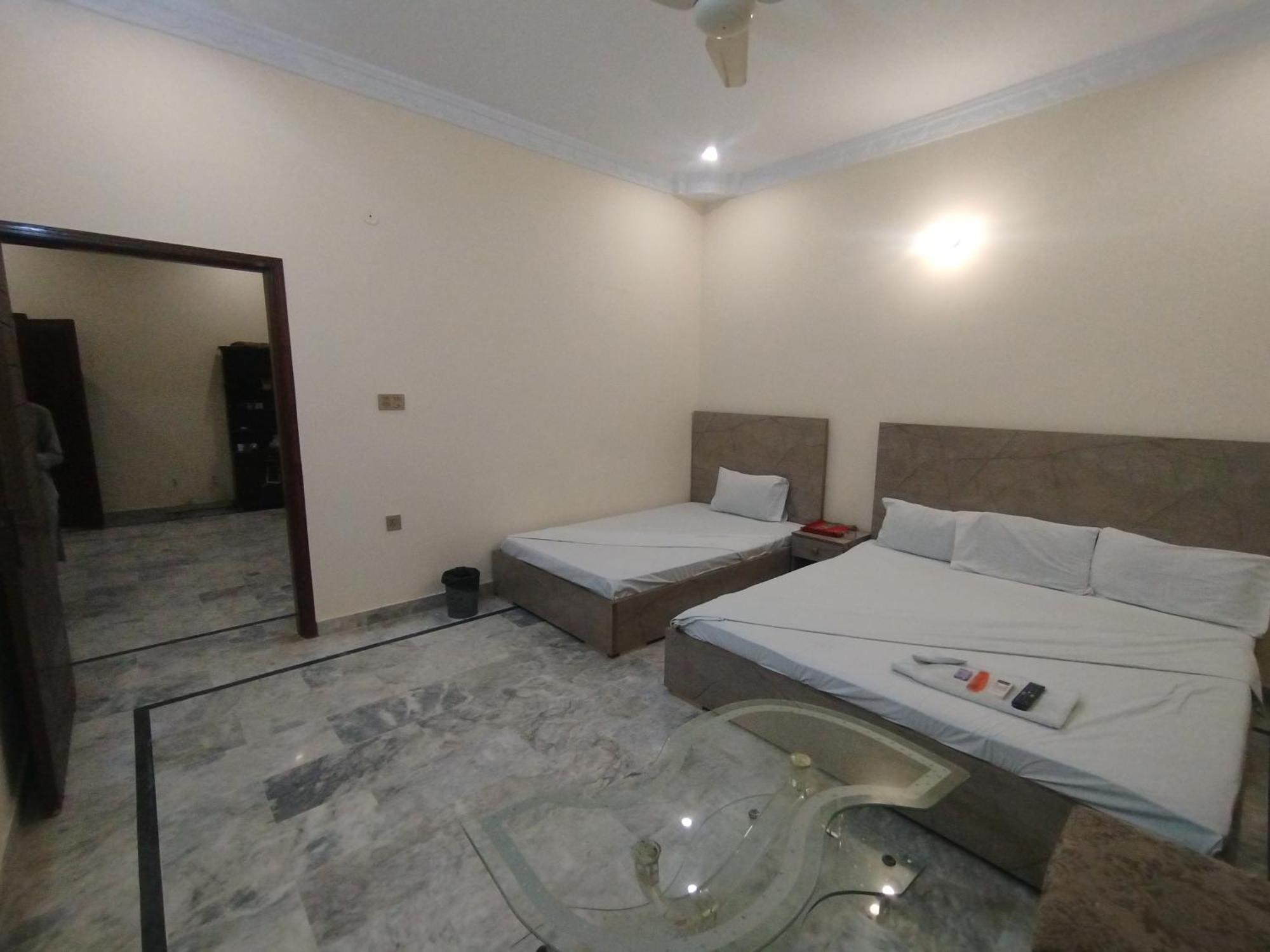 Hotel Crown Plaza, Near Karachi Airport, Darul Sehat Hospital, Dow, Agha Khan And Liaqat Hospital 外观 照片