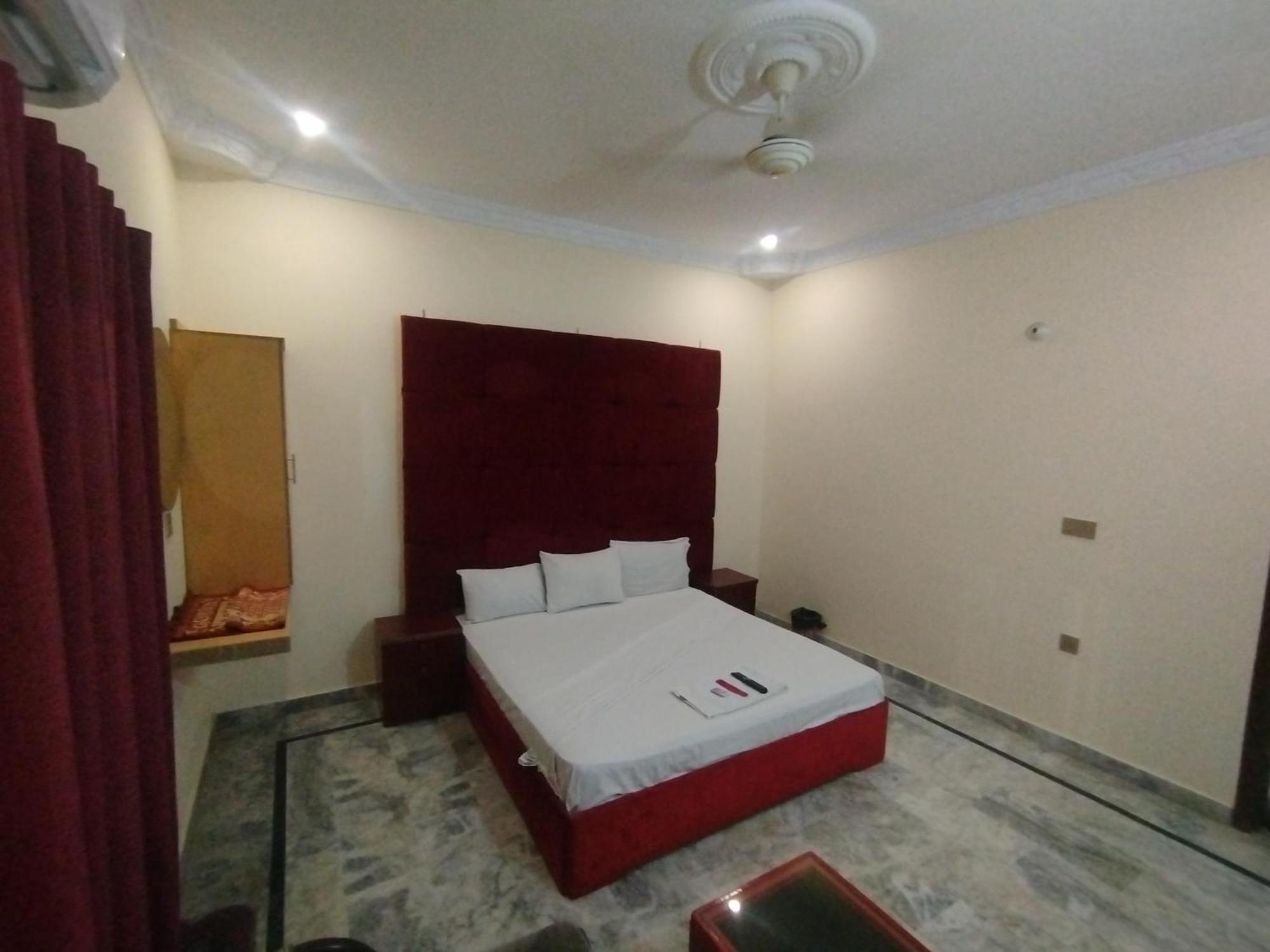 Hotel Crown Plaza, Near Karachi Airport, Darul Sehat Hospital, Dow, Agha Khan And Liaqat Hospital 外观 照片