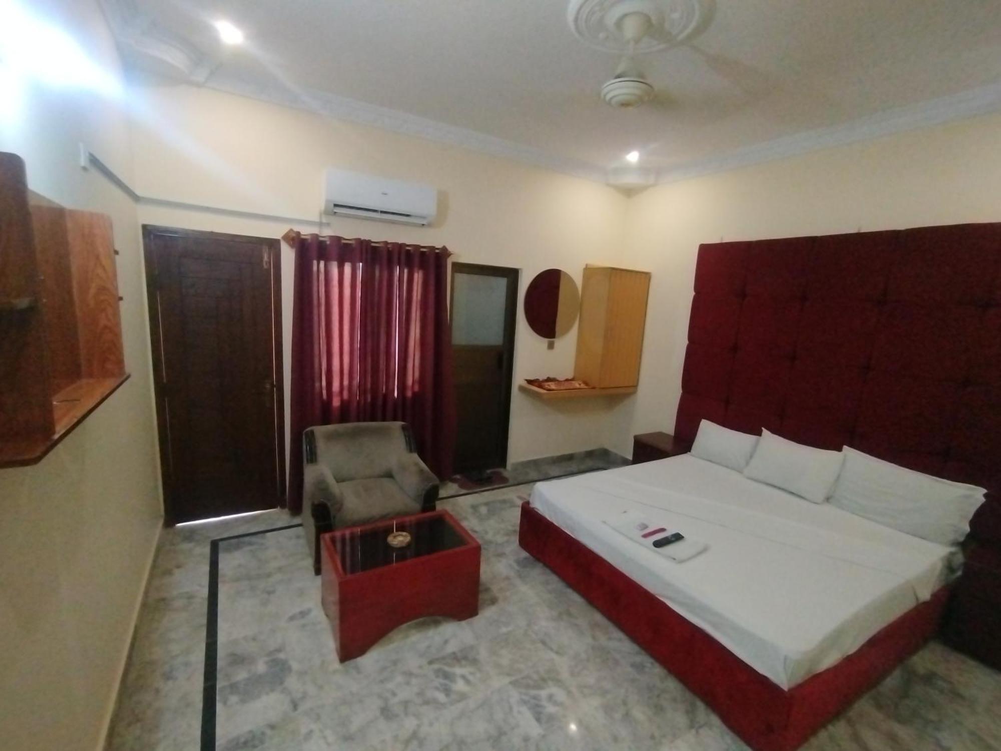 Hotel Crown Plaza, Near Karachi Airport, Darul Sehat Hospital, Dow, Agha Khan And Liaqat Hospital 外观 照片